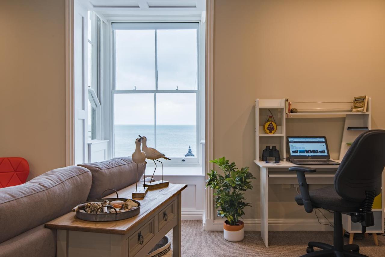Pier View - Beautiful Sea View Apartment In Deal Extérieur photo